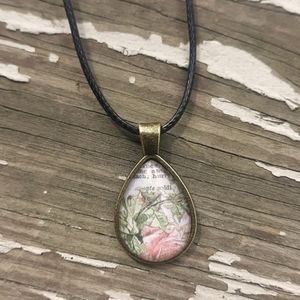 Vintage Teardrop Pendant Necklace